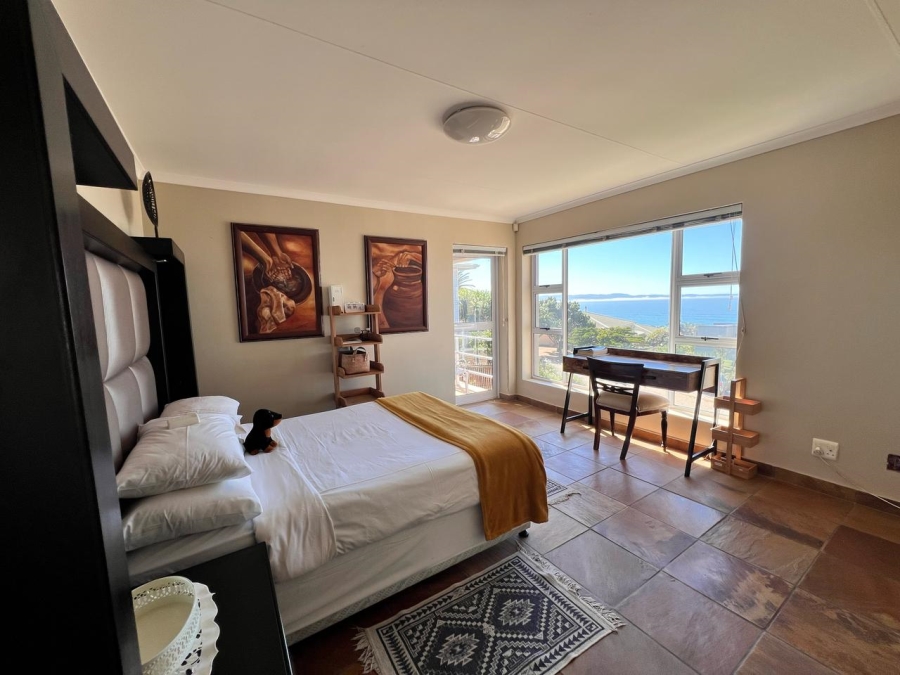 4 Bedroom Property for Sale in Wavecrest Eastern Cape